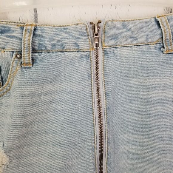 Forever 21 Distressed Denim Mini Skirt. Size 30. - Picture 3 of 5